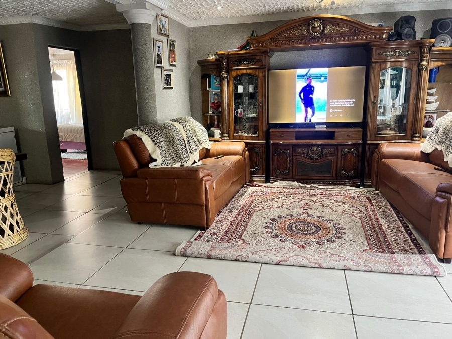 5 Bedroom Property for Sale in Mdantsane Eastern Cape
